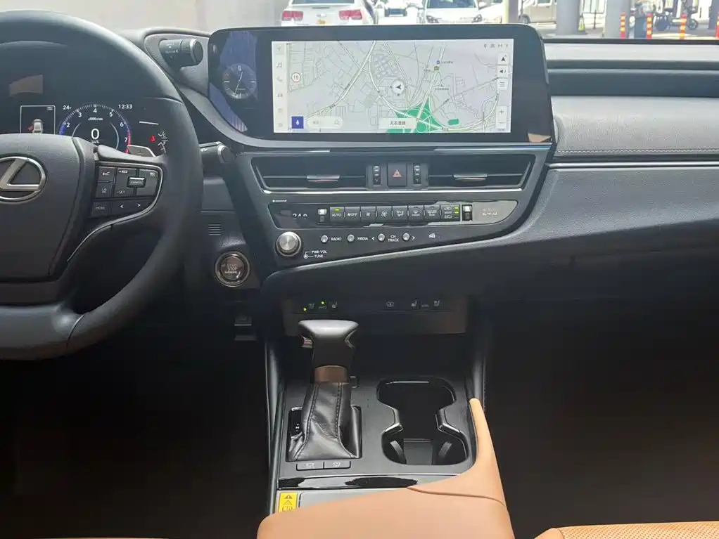Lexus ES — миниатюра 12