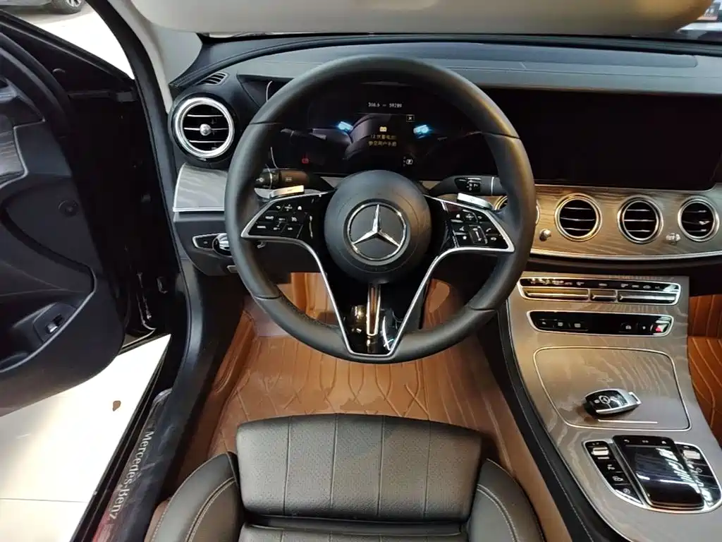 Mercedes-Benz E-Class — миниатюра 11