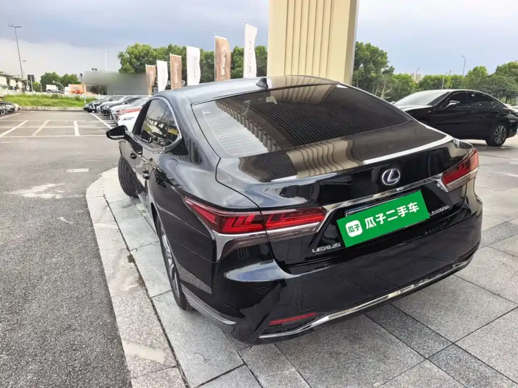 Lexus LS — миниатюра 5