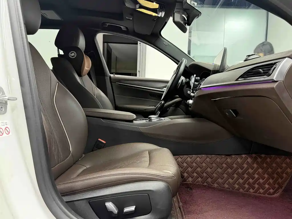 BMW 5 Series — миниатюра 7