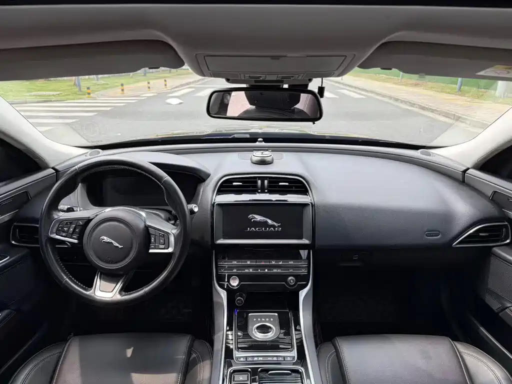 Jaguar XEL — миниатюра 8