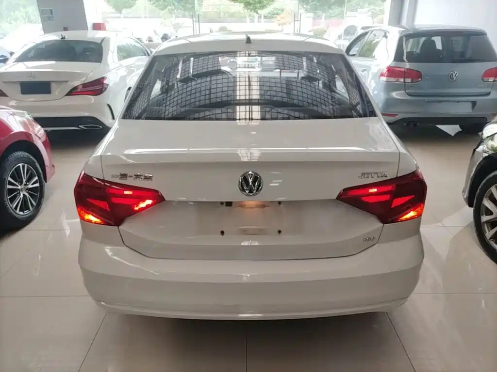 Volkswagen Jetta — миниатюра 6