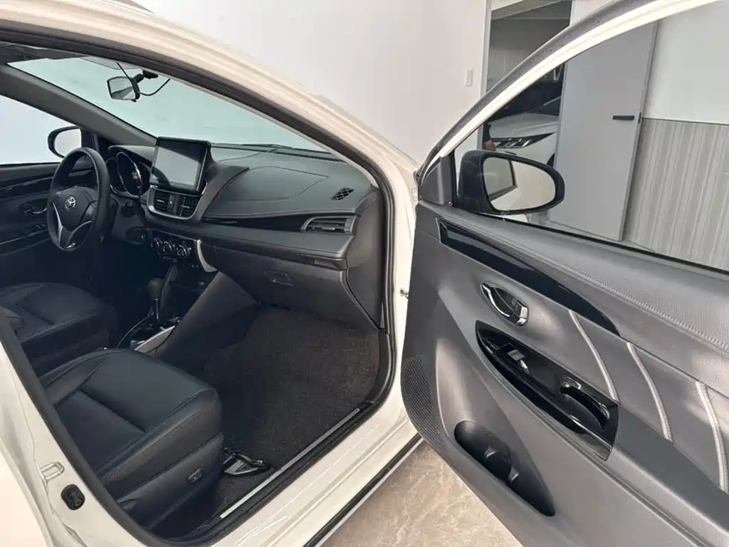Toyota Yaris L — миниатюра 11