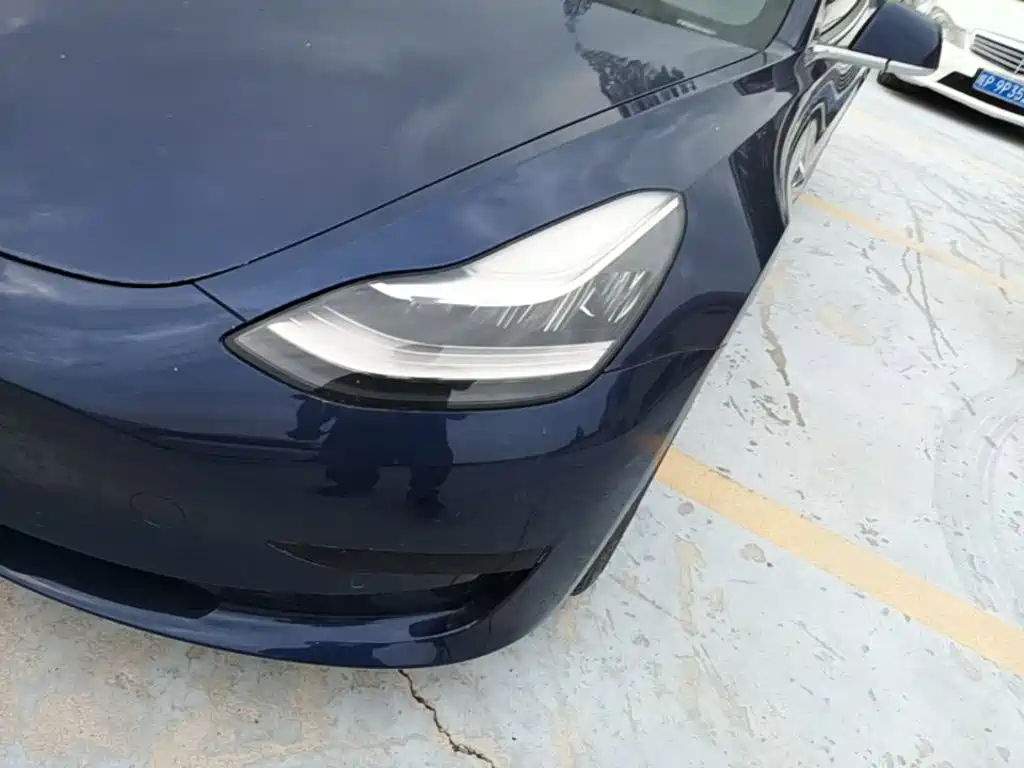 Tesla Model 3 — миниатюра 24