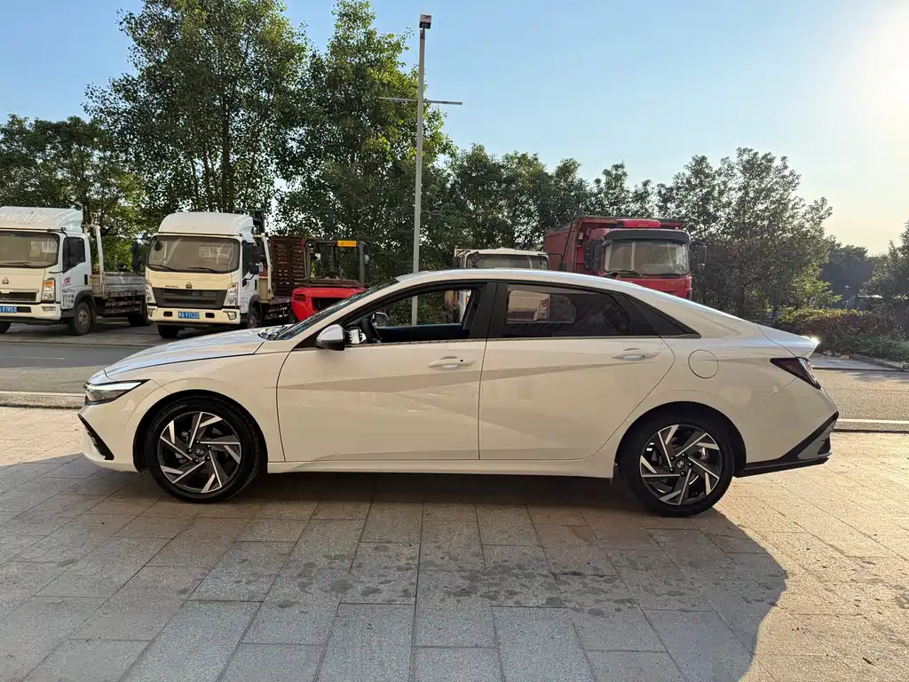 Hyundai Elantra — миниатюра 4