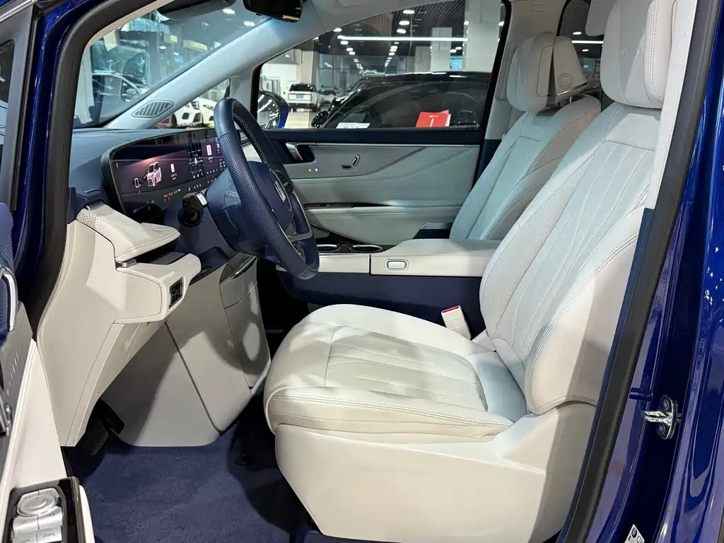 Buick GL8 Hybrid — миниатюра 4