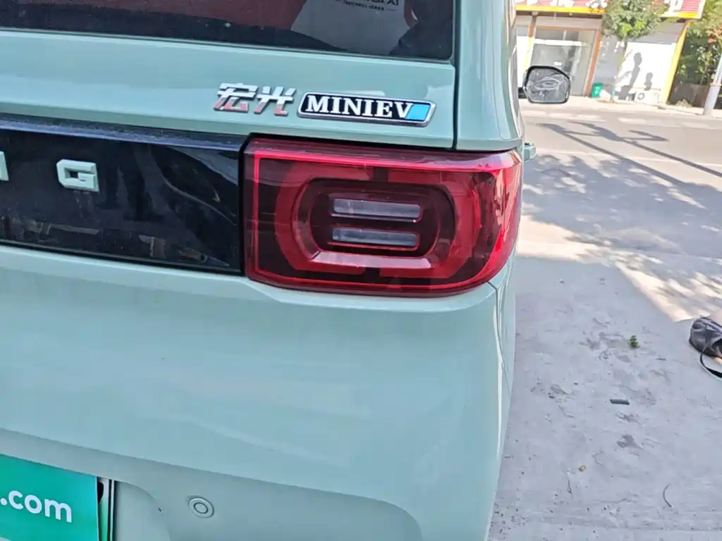 Wuling MINIEV — миниатюра 8
