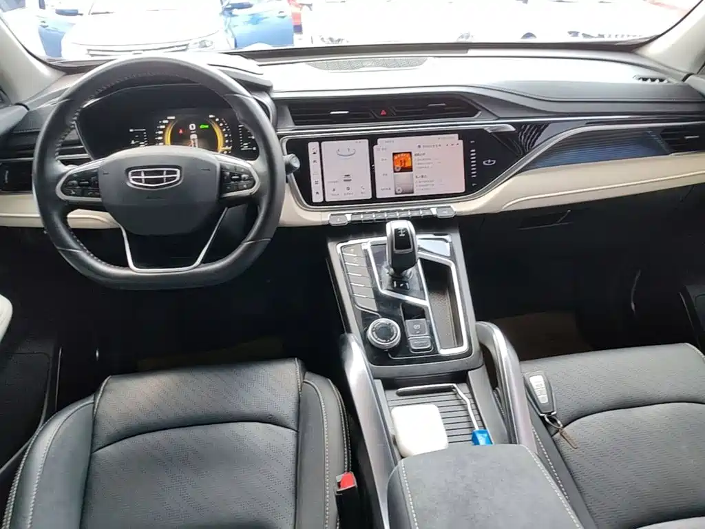 Geely Atlas 2022 — фото 10