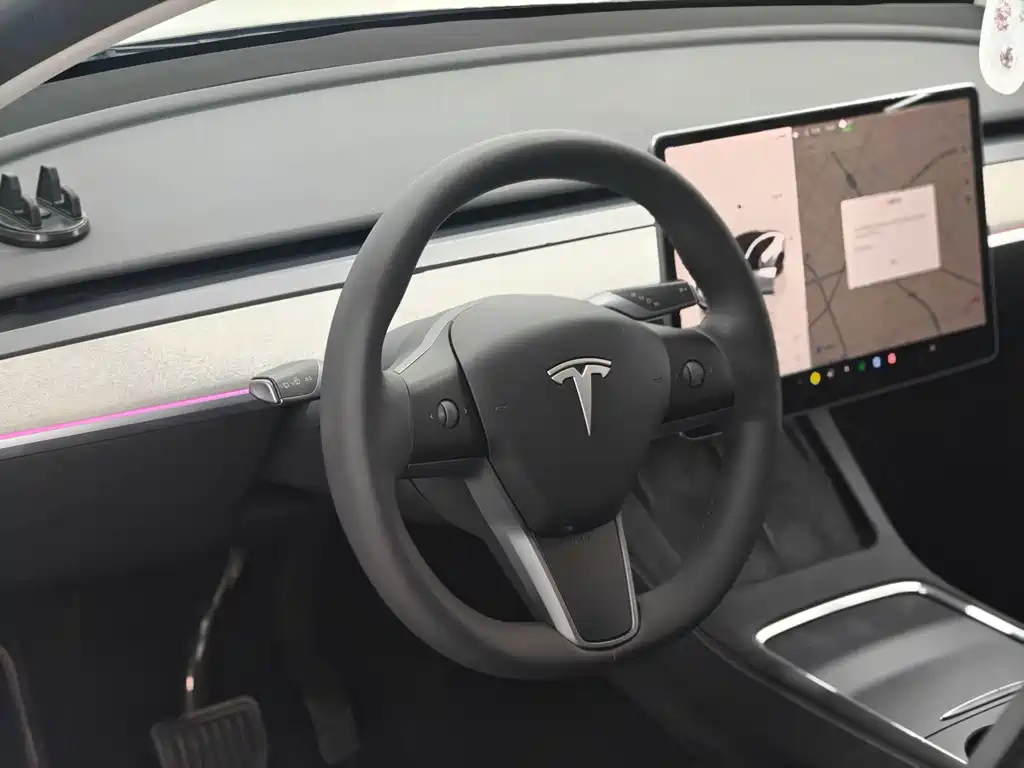 Tesla Model Y — миниатюра 17