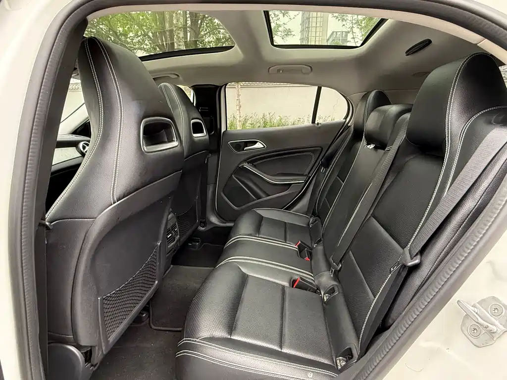 Mercedes-Benz GLA 2015 GLA 200 Fashion