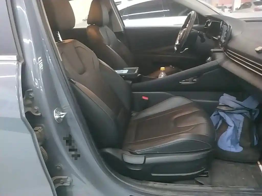 Hyundai Elantra — миниатюра 25