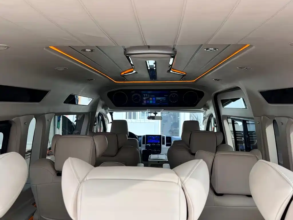 Toyota HiAce 2024 3.5L AT