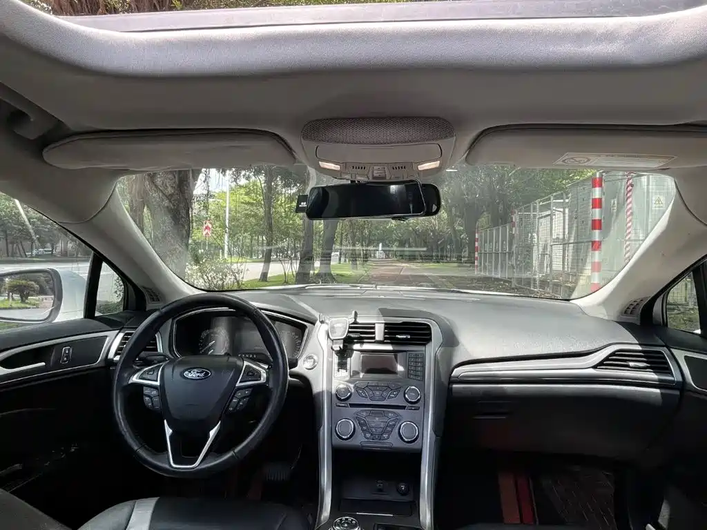 Ford Mondeo — миниатюра 6