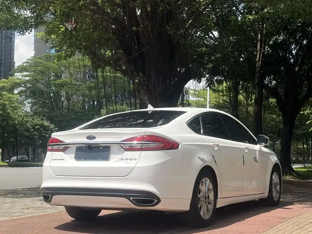 Ford Mondeo — миниатюра 7