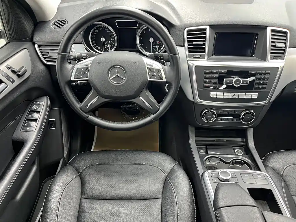 Mercedes-Benz M-Class — миниатюра 11