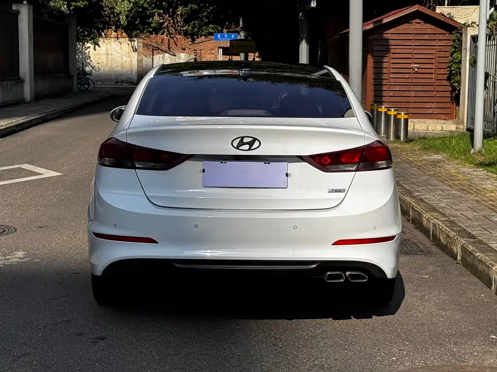 Hyundai Elantra — миниатюра 9