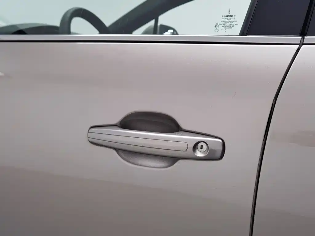 Lincoln MKC — миниатюра 18