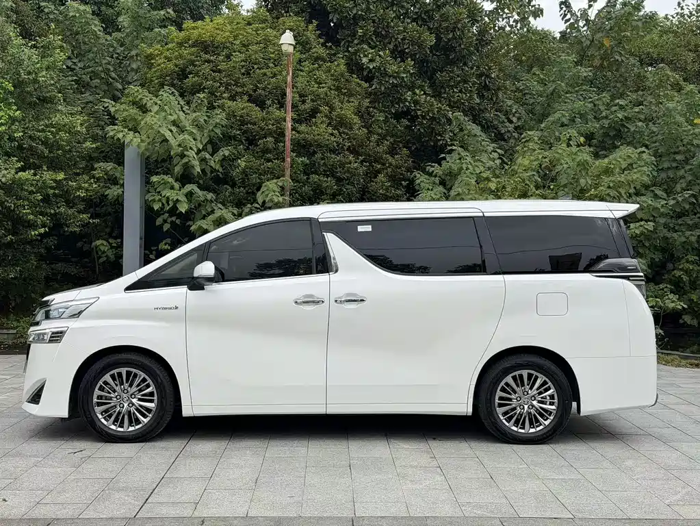 Toyota Vellfire — миниатюра 4