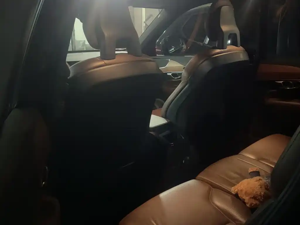 Volvo XC90 — миниатюра 8