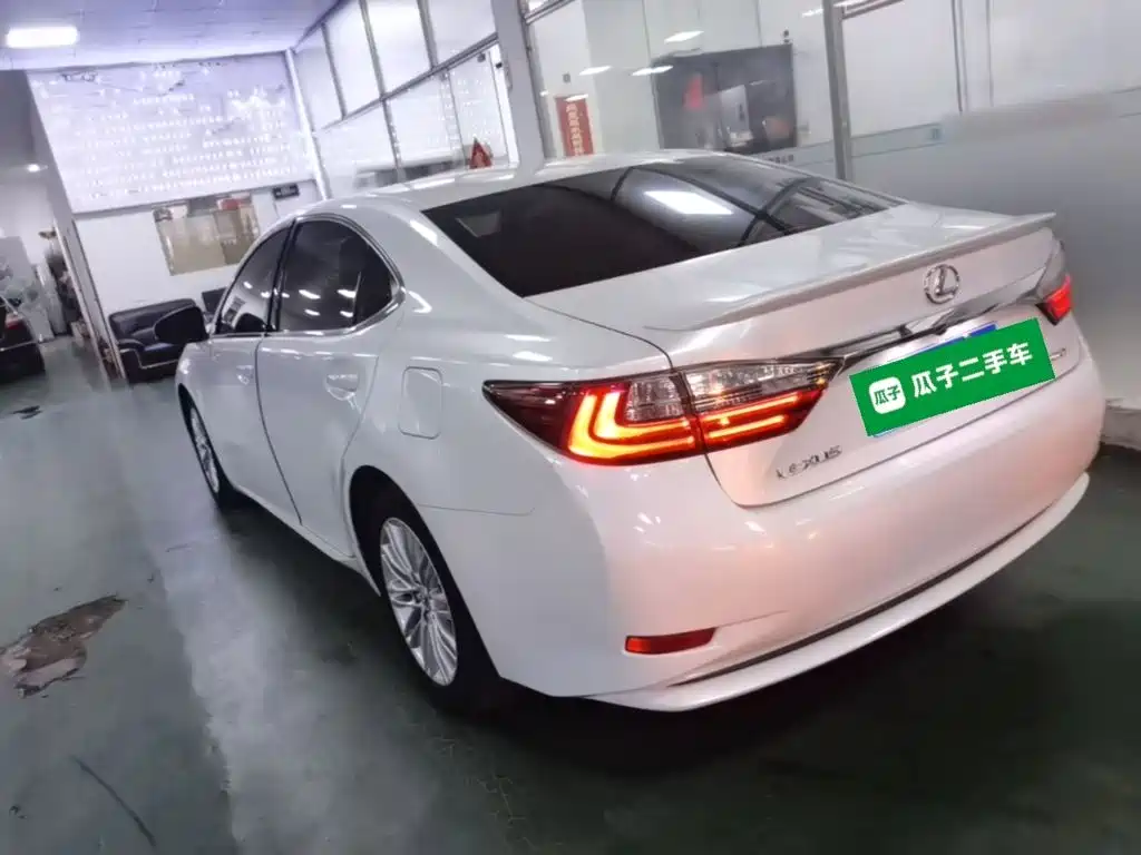 Lexus ES — миниатюра 5