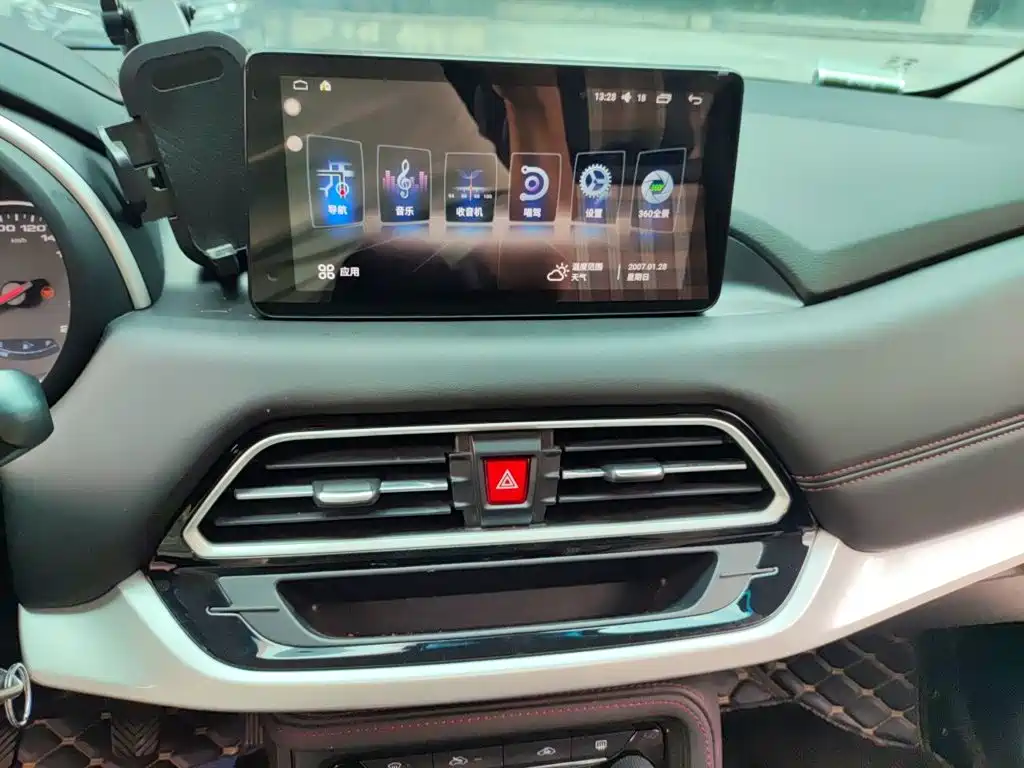 JAC Refine R3 — миниатюра 14