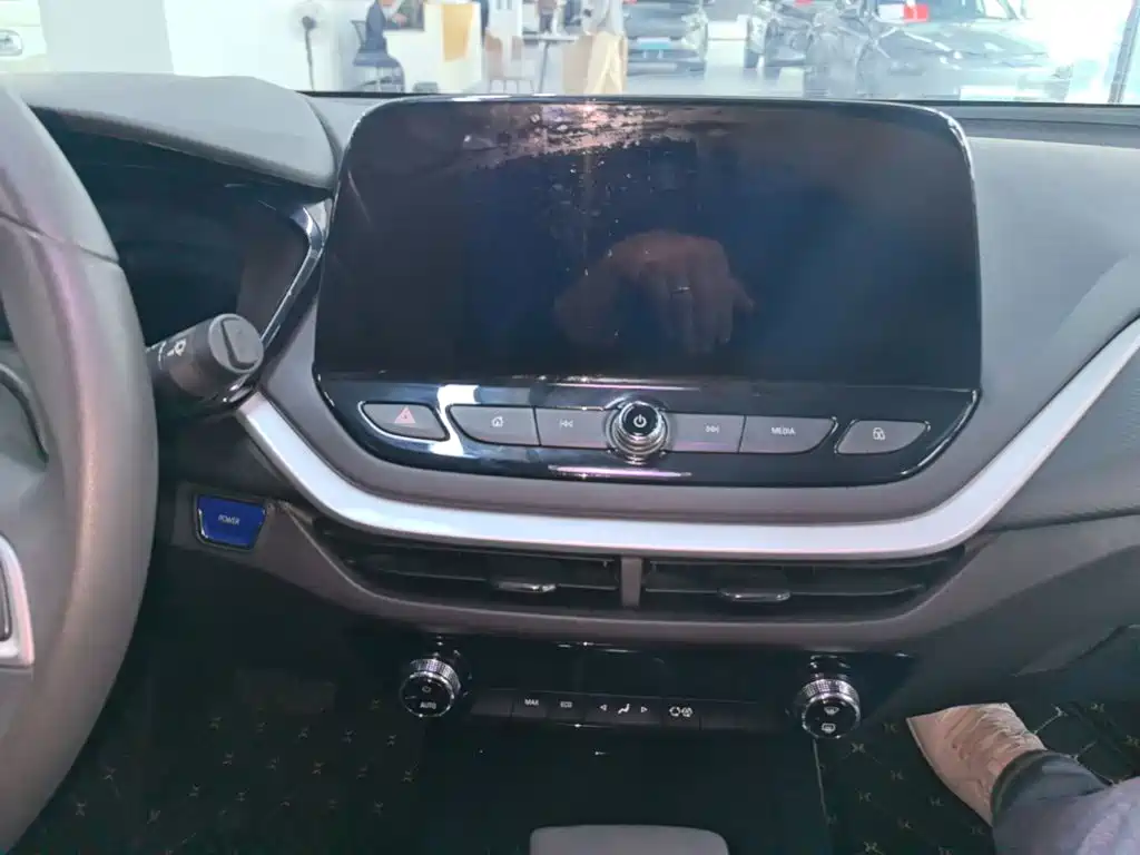 Chevrolet Menlo — миниатюра 13
