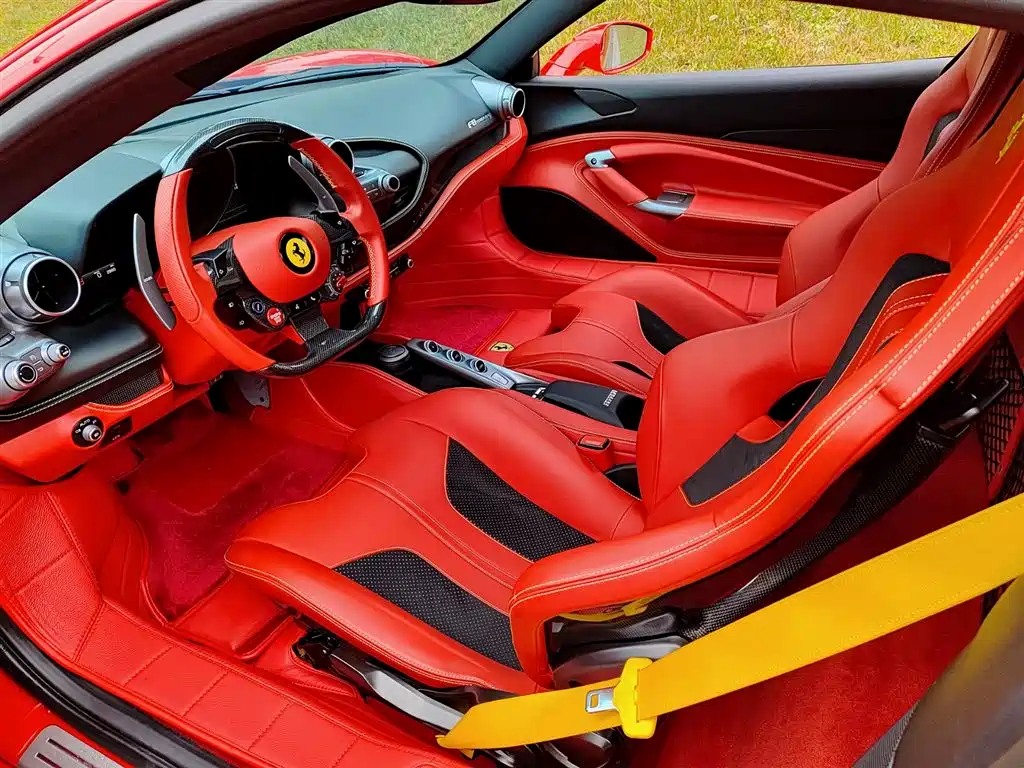 FERRARI F8