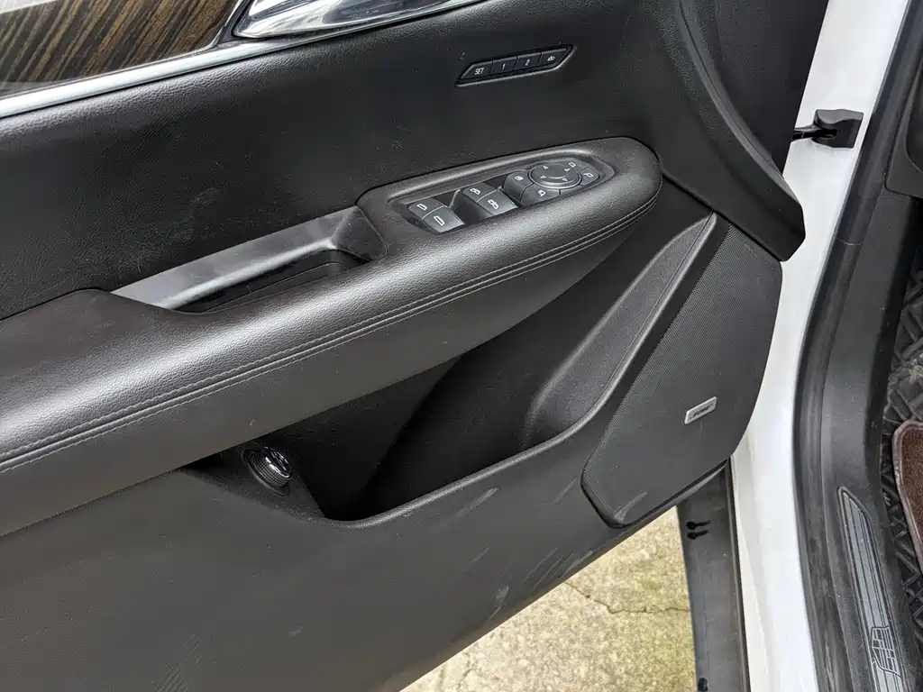 Cadillac XT5 — миниатюра 6