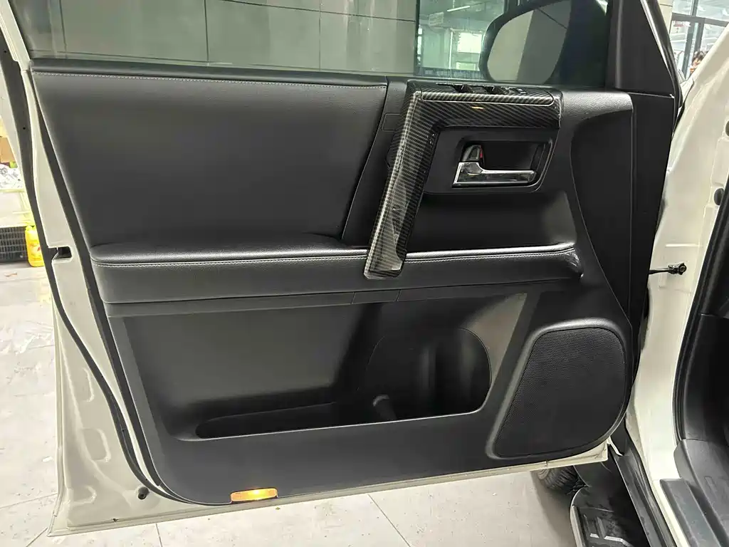 Toyota 4Runner — миниатюра 7