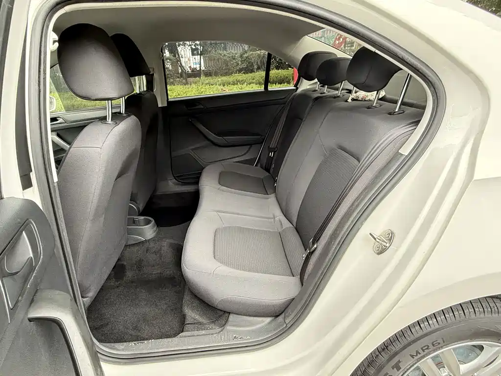 Volkswagen Santana — миниатюра 11