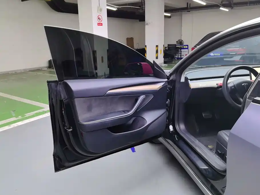 Tesla Model 3 — миниатюра 7