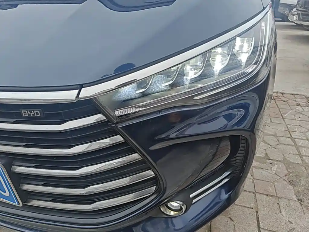 BYD MAX — миниатюра 18