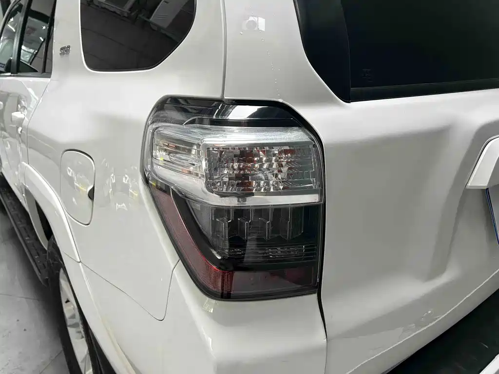 Toyota 4Runner — миниатюра 3