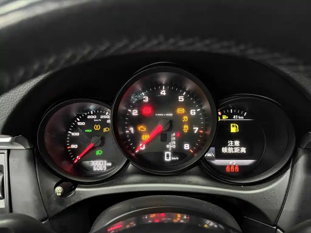 Porsche Macan — миниатюра 16