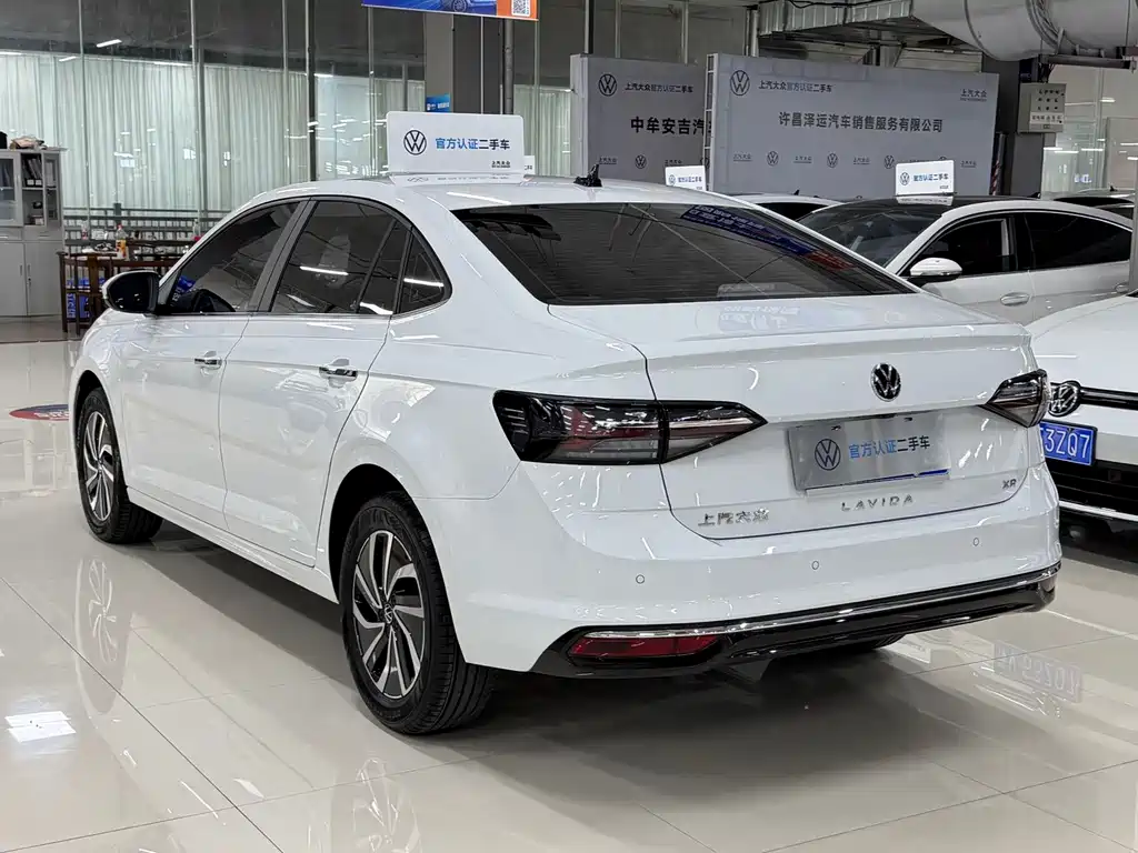 Volkswagen Lavida — миниатюра 6