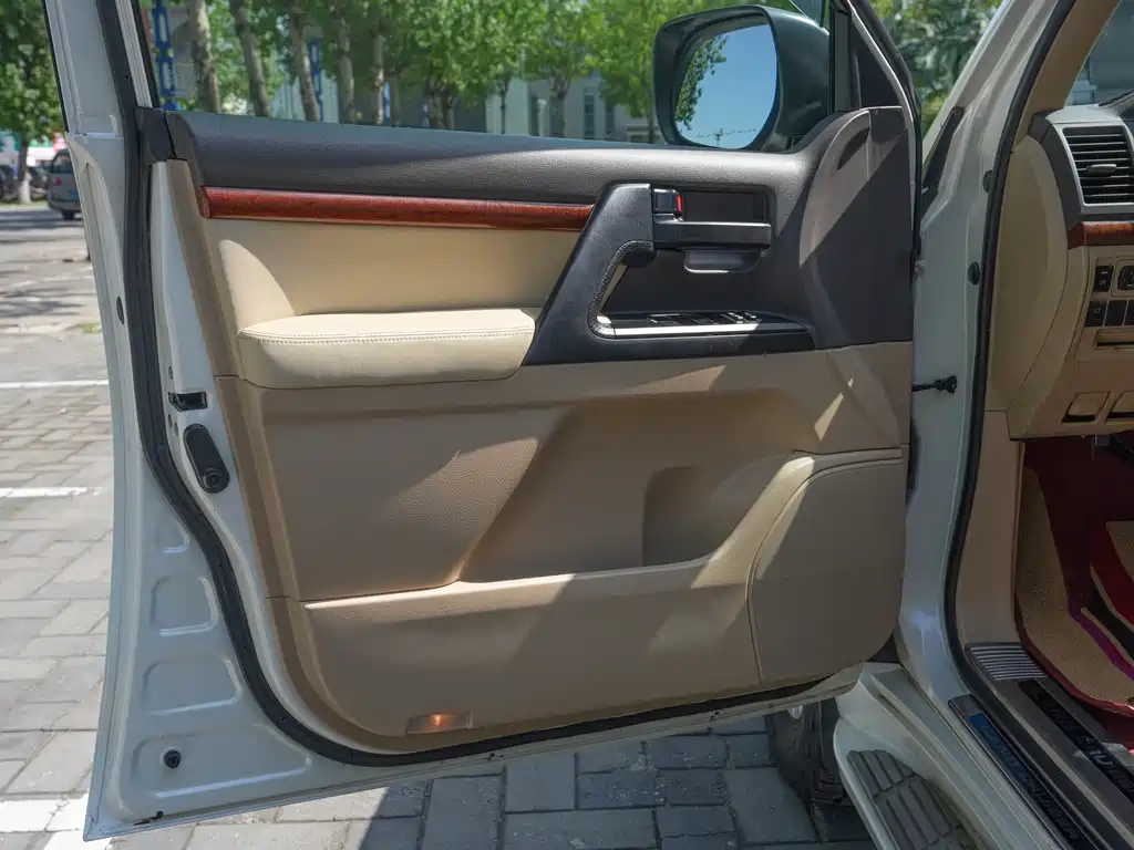 Toyota Land Cruiser — миниатюра 13