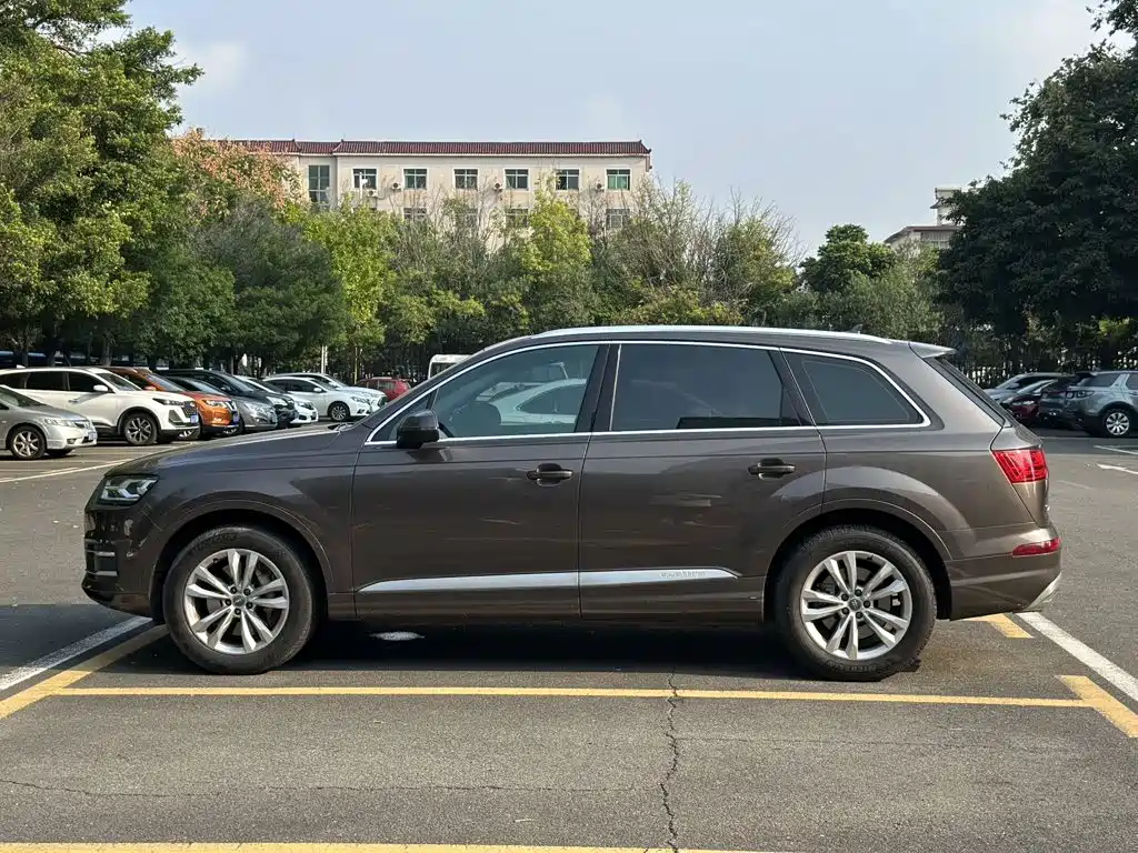 Audi Q7 — миниатюра 4