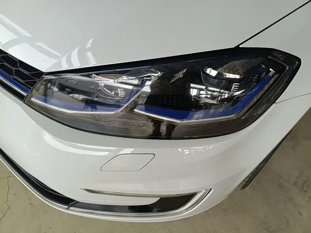 Volkswagen Golf EV — миниатюра 24