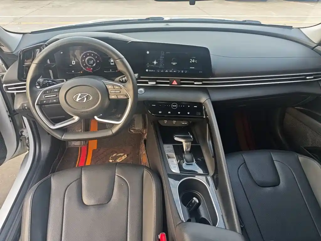 Hyundai Elantra — миниатюра 10