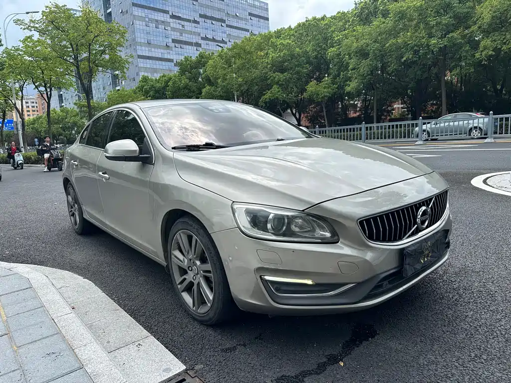 Volvo S60 — миниатюра 3