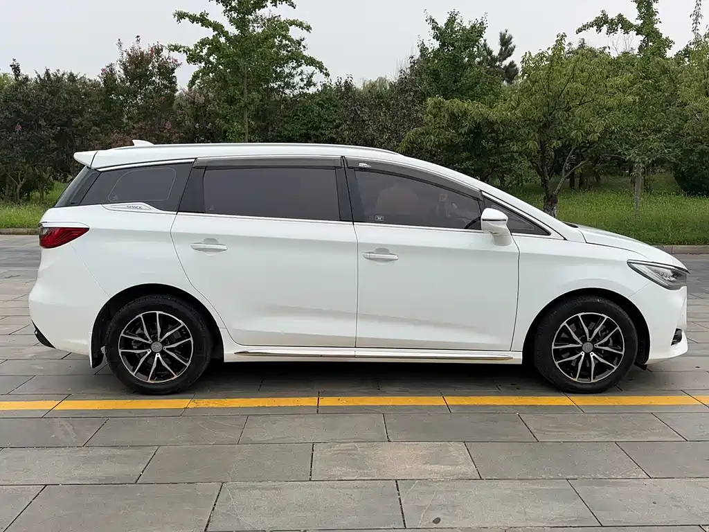 BYD MAX — миниатюра 8
