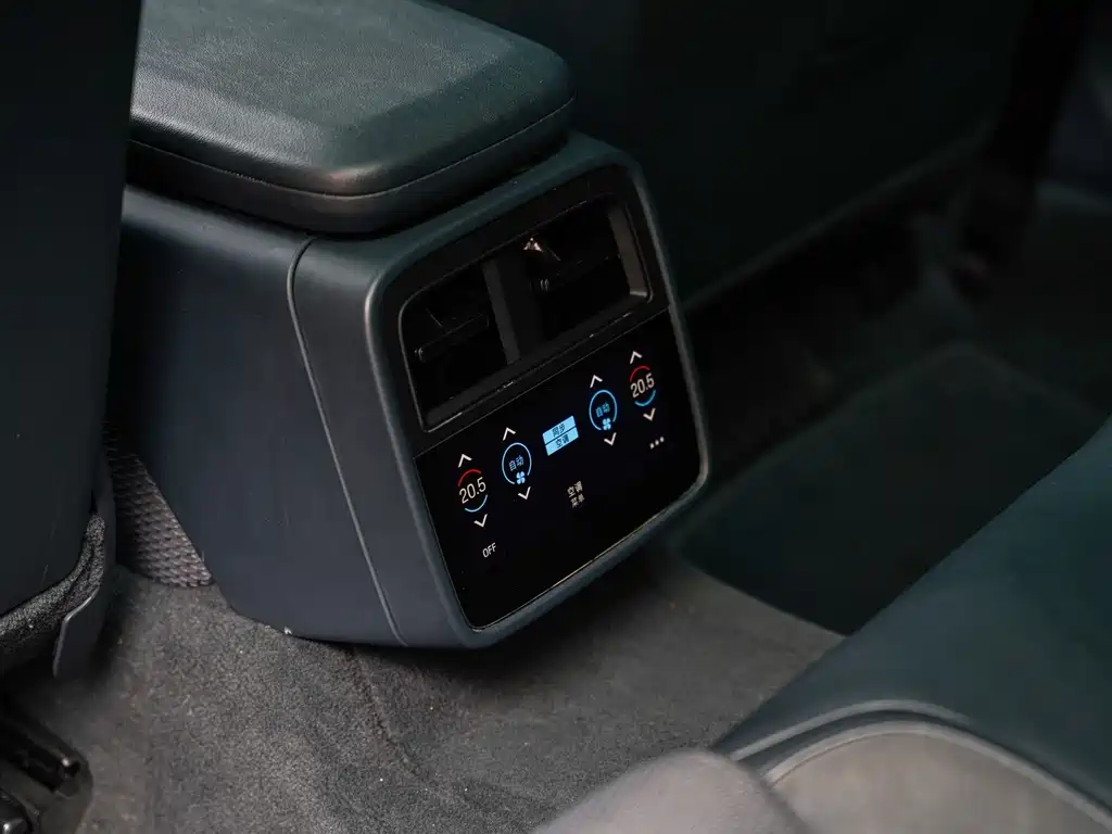 Porsche Taycan — миниатюра 13