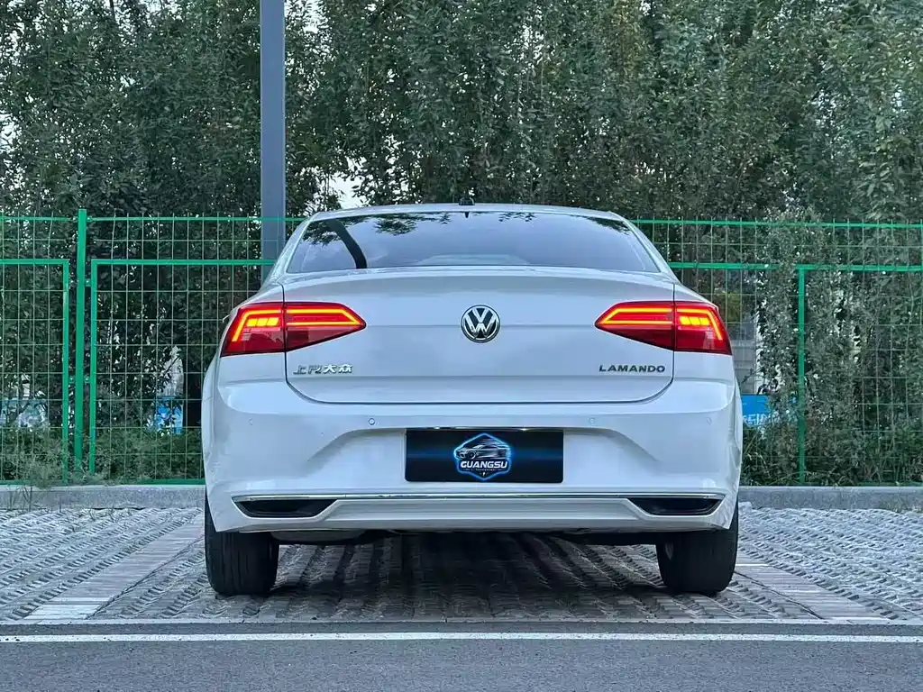 VOLKSWAGEN LINGDU