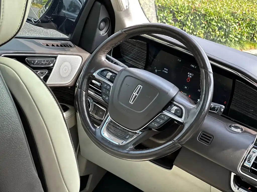 Lincoln Navigator — миниатюра 14