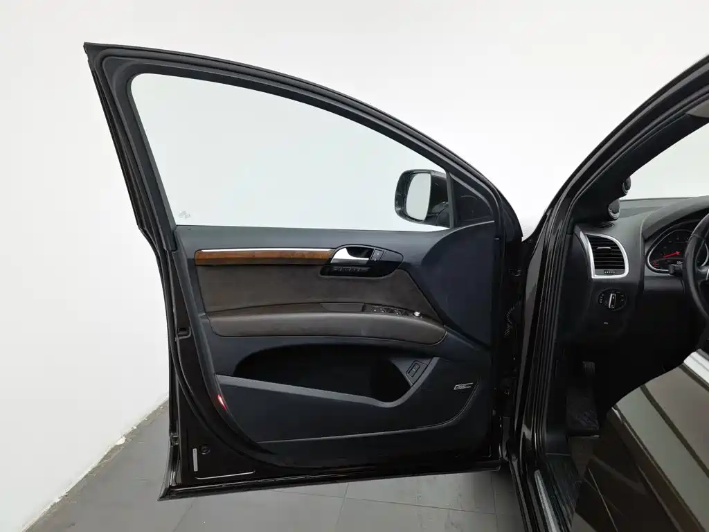 Audi Q7 — миниатюра 8