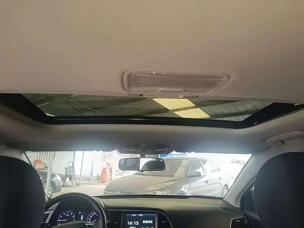 Hyundai Elantra — миниатюра 18