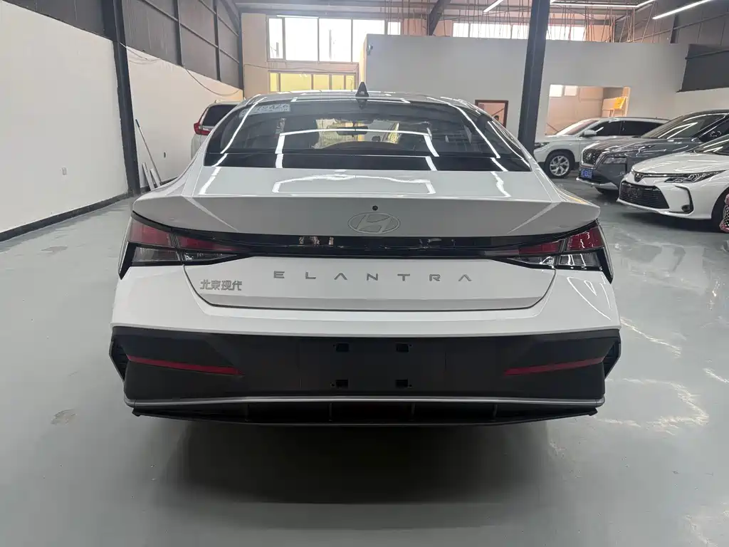 Hyundai Elantra — миниатюра 6