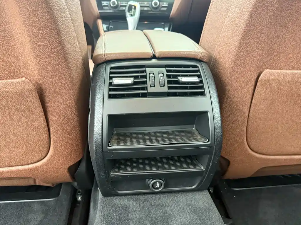 BMW 5 Series — миниатюра 8