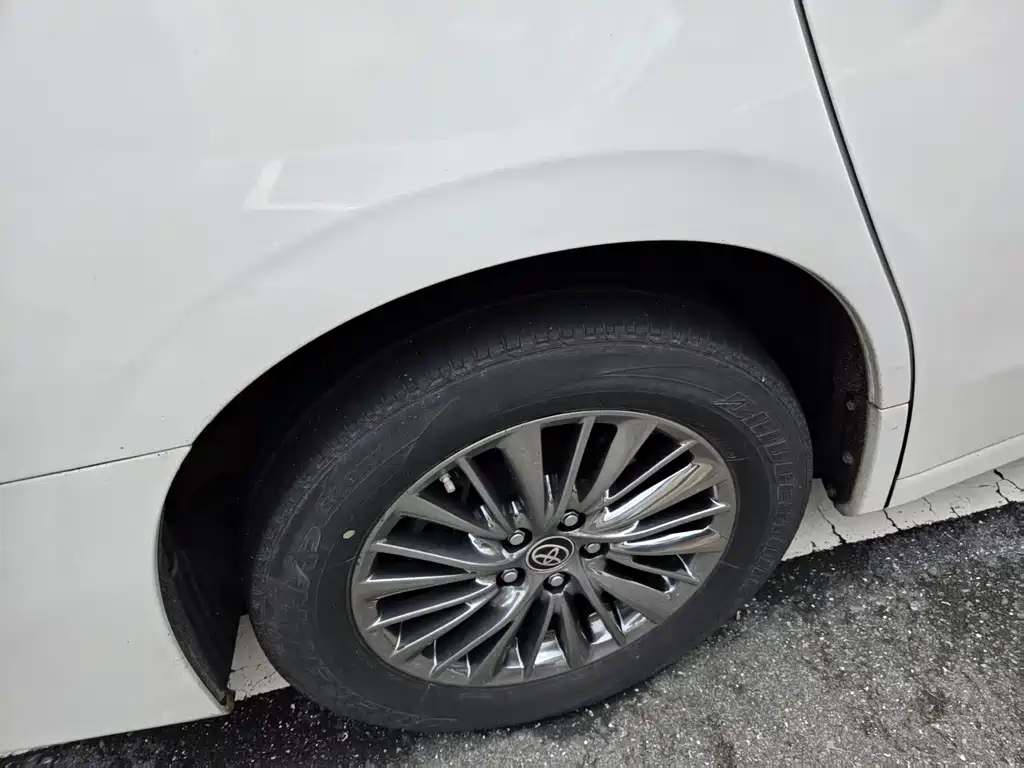 Toyota Alphard — миниатюра 8