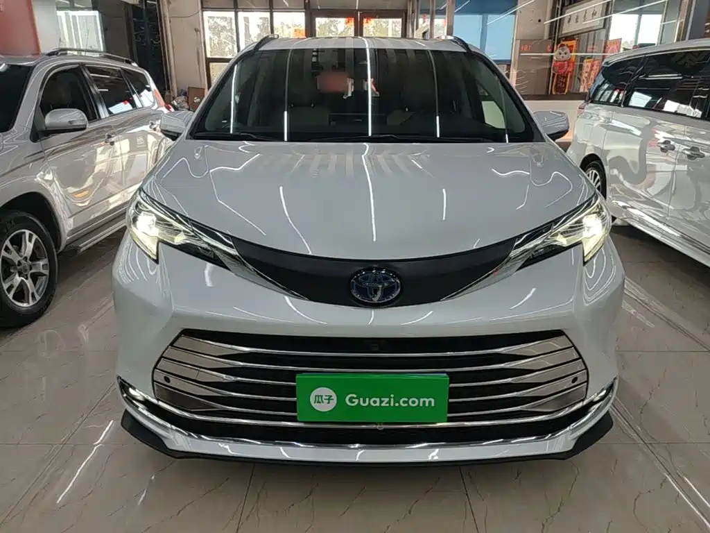Toyota Sienna — миниатюра 3